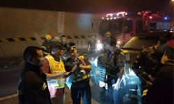 滬昆高速懷化段隧道發(fā)生貨車(chē)追尾起火，滯留人員依據(jù)隧道應(yīng)急疏散燈具安全疏散